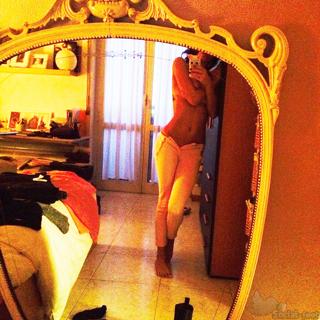 Giorgia Crivello feet photo thumbnail