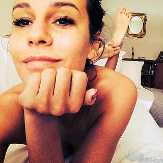 Giorgia Crivello feet photo thumbnail