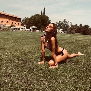 Giorgia Crivello feet photo thumbnail