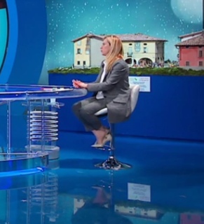 Giorgia Meloni feet photo thumbnail
