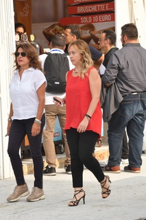 Giorgia Meloni feet photo thumbnail