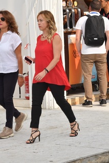 Giorgia Meloni feet photo thumbnail