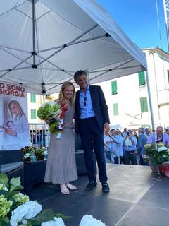 Giorgia Meloni feet photo thumbnail