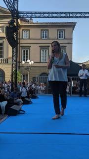 Giorgia Meloni feet photo thumbnail