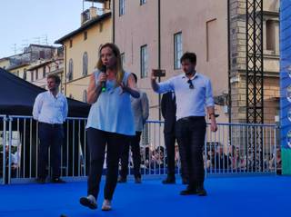 Giorgia Meloni feet photo thumbnail