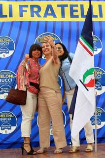 Giorgia Meloni feet photo thumbnail