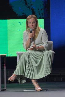 Giorgia Meloni feet photo thumbnail
