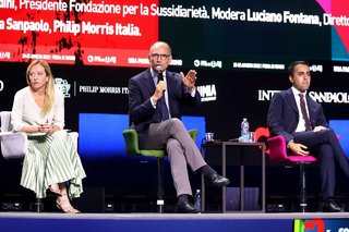Giorgia Meloni feet photo thumbnail
