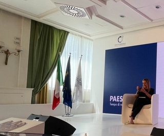 Giorgia Meloni feet photo thumbnail