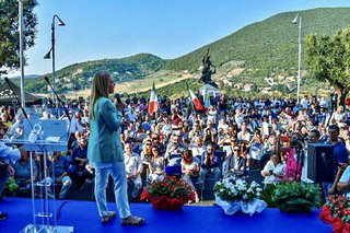 Giorgia Meloni feet photo thumbnail