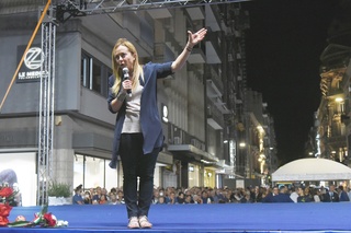 Giorgia Meloni feet photo thumbnail