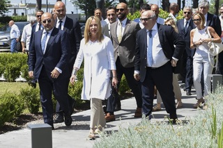 Giorgia Meloni feet photo thumbnail