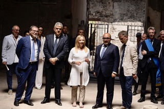 Giorgia Meloni feet photo thumbnail
