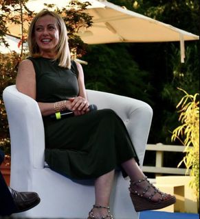 Giorgia Meloni feet photo 11