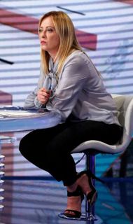 Giorgia Meloni feet photo 4