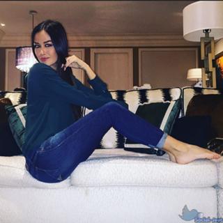 Giorgia Palmas feet photo thumbnail