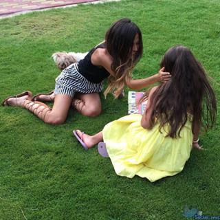 Giorgia Palmas feet photo thumbnail