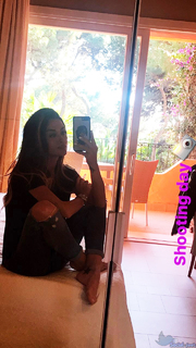 Giorgia Palmas feet photo thumbnail