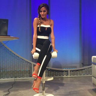 Giorgia Palmas feet photo thumbnail