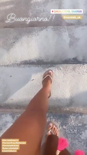 Giorgia Palmas feet photo thumbnail