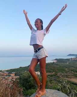 Giorgia Palmas feet photo thumbnail