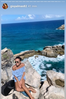 Giorgia Palmas feet photo thumbnail
