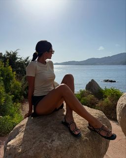 Giorgia Palmas feet photo thumbnail