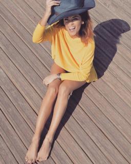 Giorgia Surina feet photo thumbnail