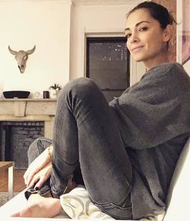 Giorgia Surina feet photo thumbnail