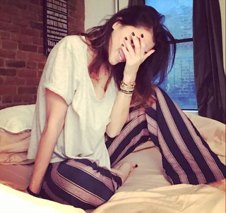 Giorgia Surina feet photo thumbnail