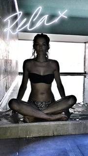 Giorgia Surina feet photo thumbnail