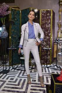 Giorgia Surina feet photo thumbnail