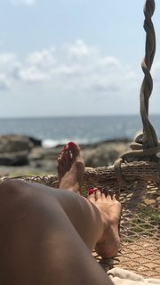 Giorgia Surina feet photo thumbnail