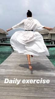 Giorgia Surina feet photo thumbnail