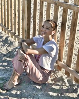 Giorgia Surina feet photo thumbnail