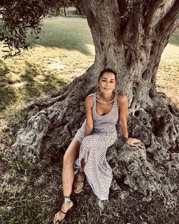 Giorgia Surina feet photo thumbnail