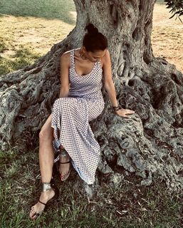 Giorgia Surina feet photo thumbnail