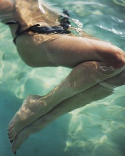 Giorgia Surina feet photo thumbnail