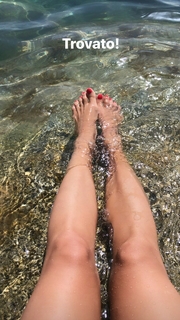 Giorgia Surina feet photo thumbnail