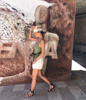 Giorgia Surina feet photo thumbnail