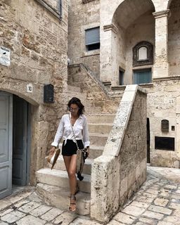 Giorgia Surina feet photo thumbnail