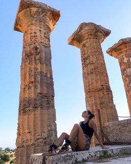 Giorgia Surina feet photo thumbnail