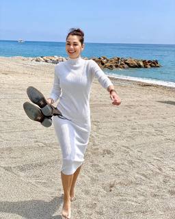 Giorgia Surina feet photo thumbnail