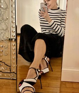 Giorgia Surina feet photo thumbnail