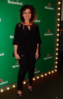 Giovanna Antonelli feet photo thumbnail