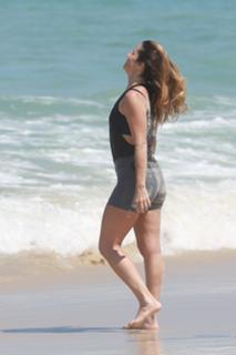 Giovanna Antonelli feet photo thumbnail