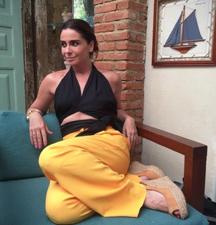Giovanna Antonelli feet photo thumbnail