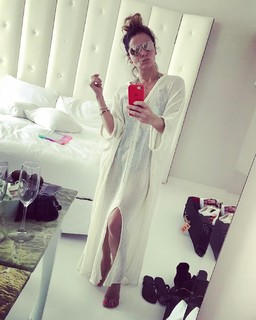 Giovanna Antonelli feet photo thumbnail
