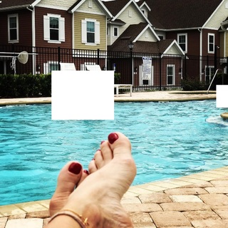Giovanna Antonelli feet photo thumbnail