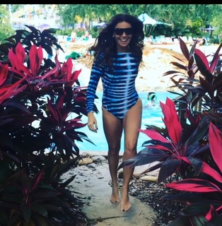 Giovanna Antonelli feet photo thumbnail